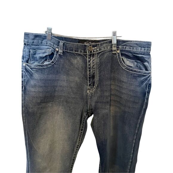 True Luck Mens  Blue Medium Light Wash Straight Leg Jeans Size 40/32 - Picture 5 of 6